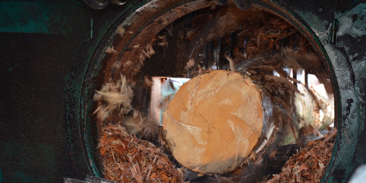 Als unsere oberste Maxime gilt das ökologische und ökonomische Zusammenspiel: Vom Schweizer Wald zum Kunden in der Nähe.